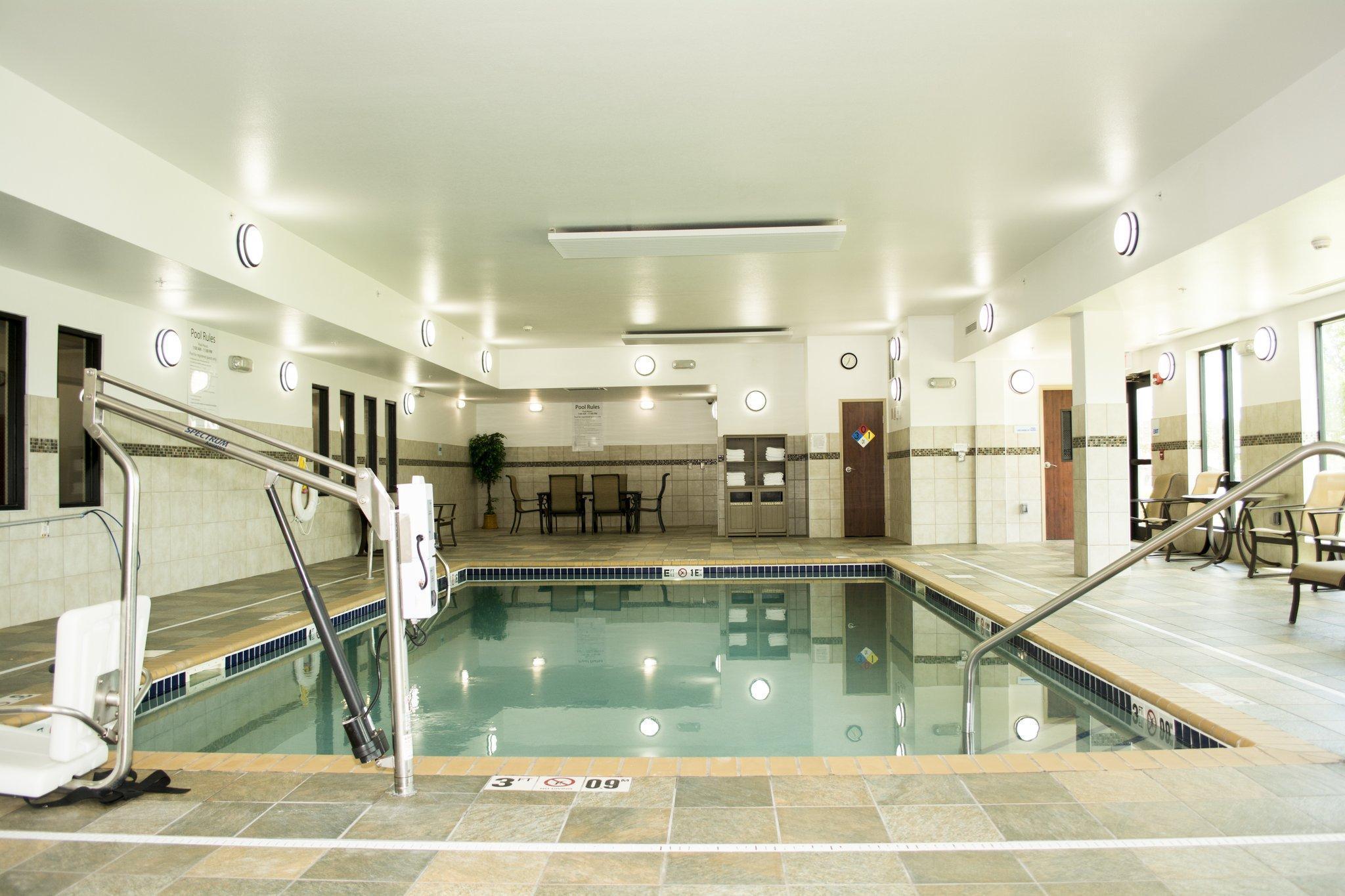 Holiday Inn Express & Suites - Mason City By Ihg Екстериор снимка