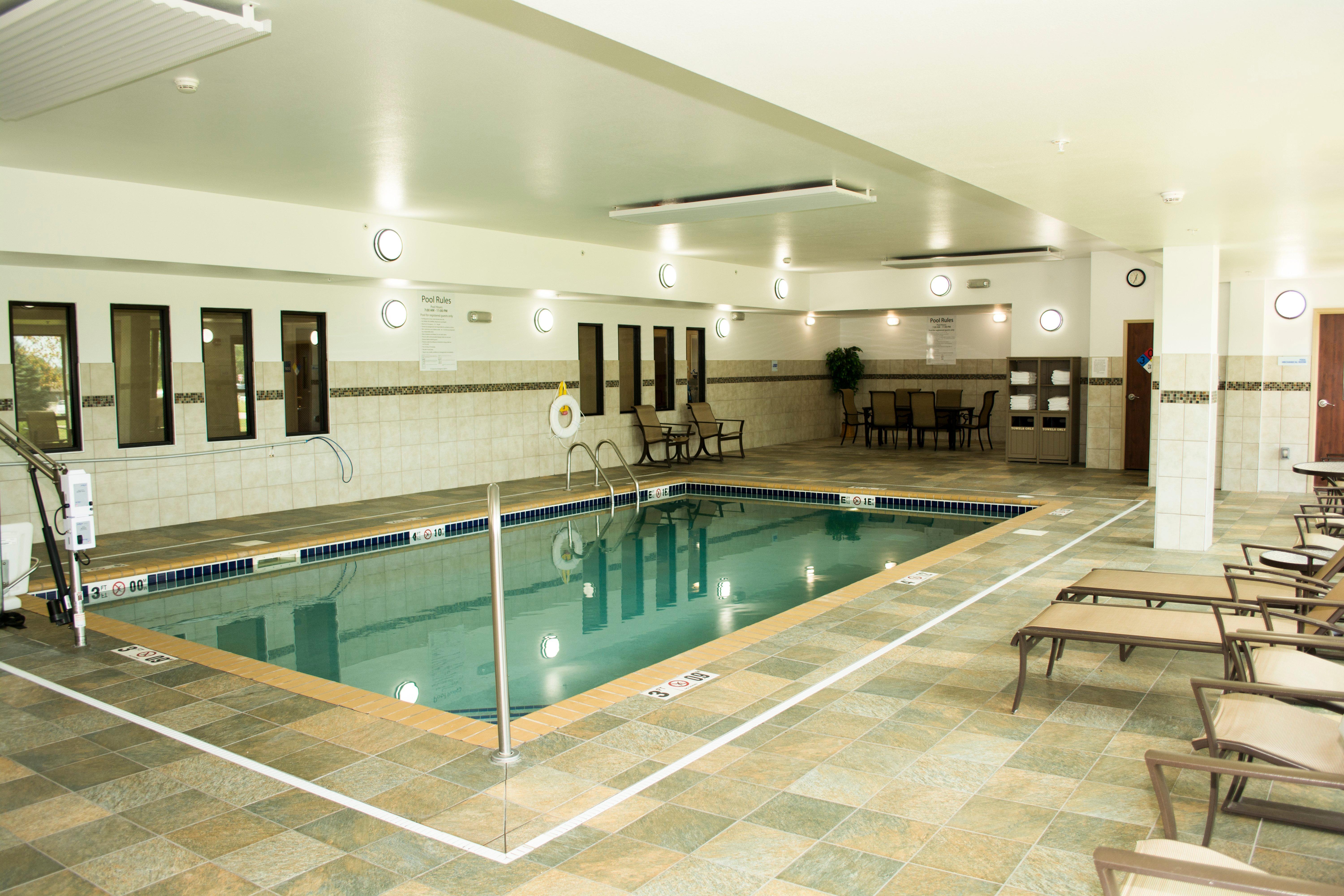 Holiday Inn Express & Suites - Mason City By Ihg Екстериор снимка