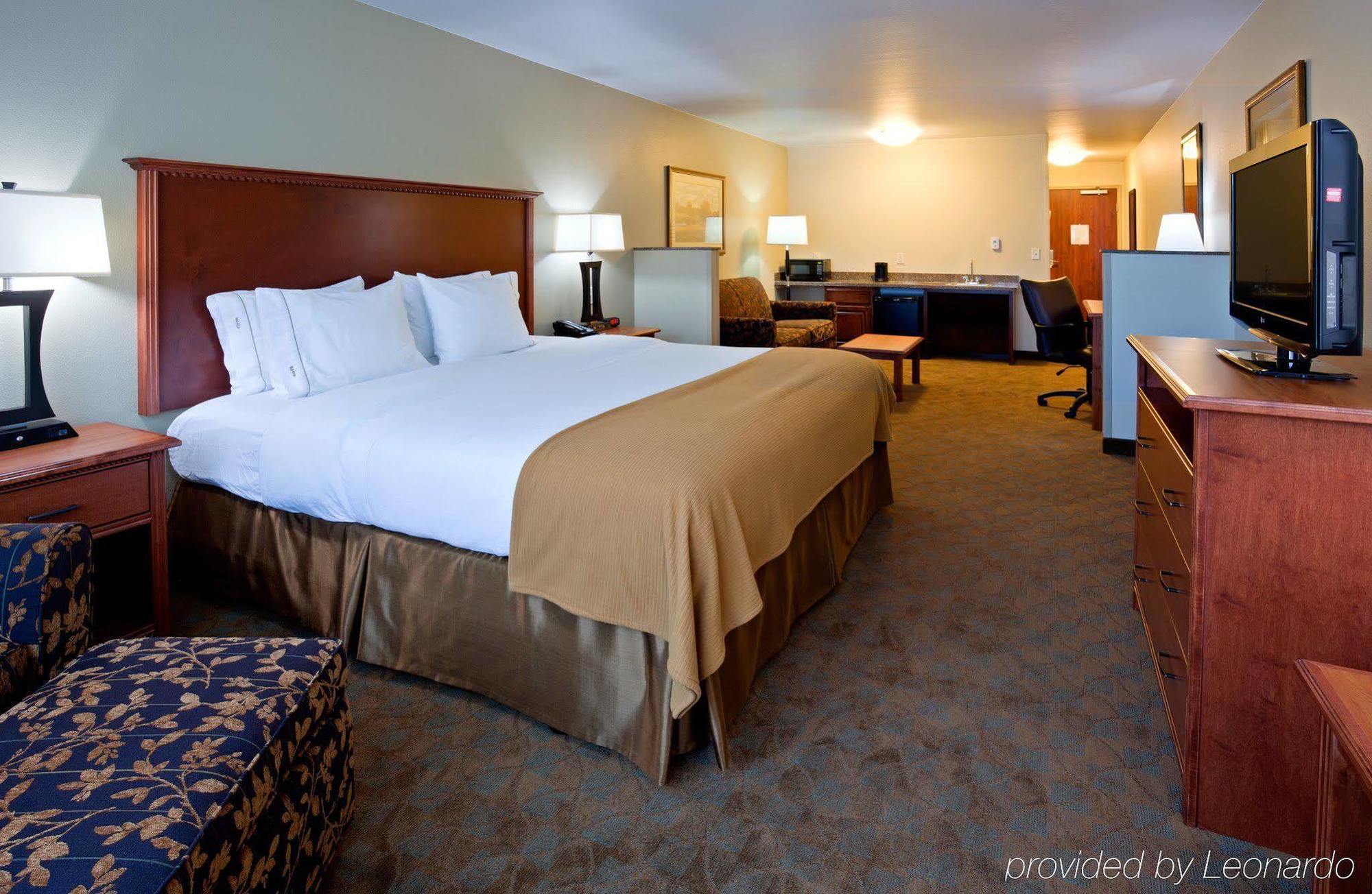 Holiday Inn Express & Suites - Mason City By Ihg Стая снимка