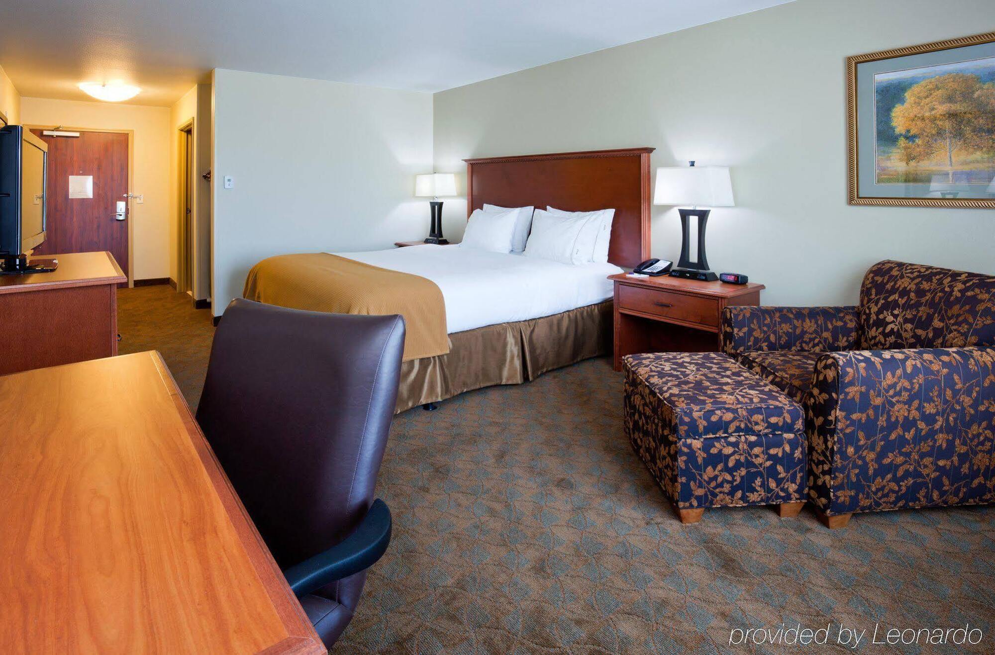 Holiday Inn Express & Suites - Mason City By Ihg Екстериор снимка