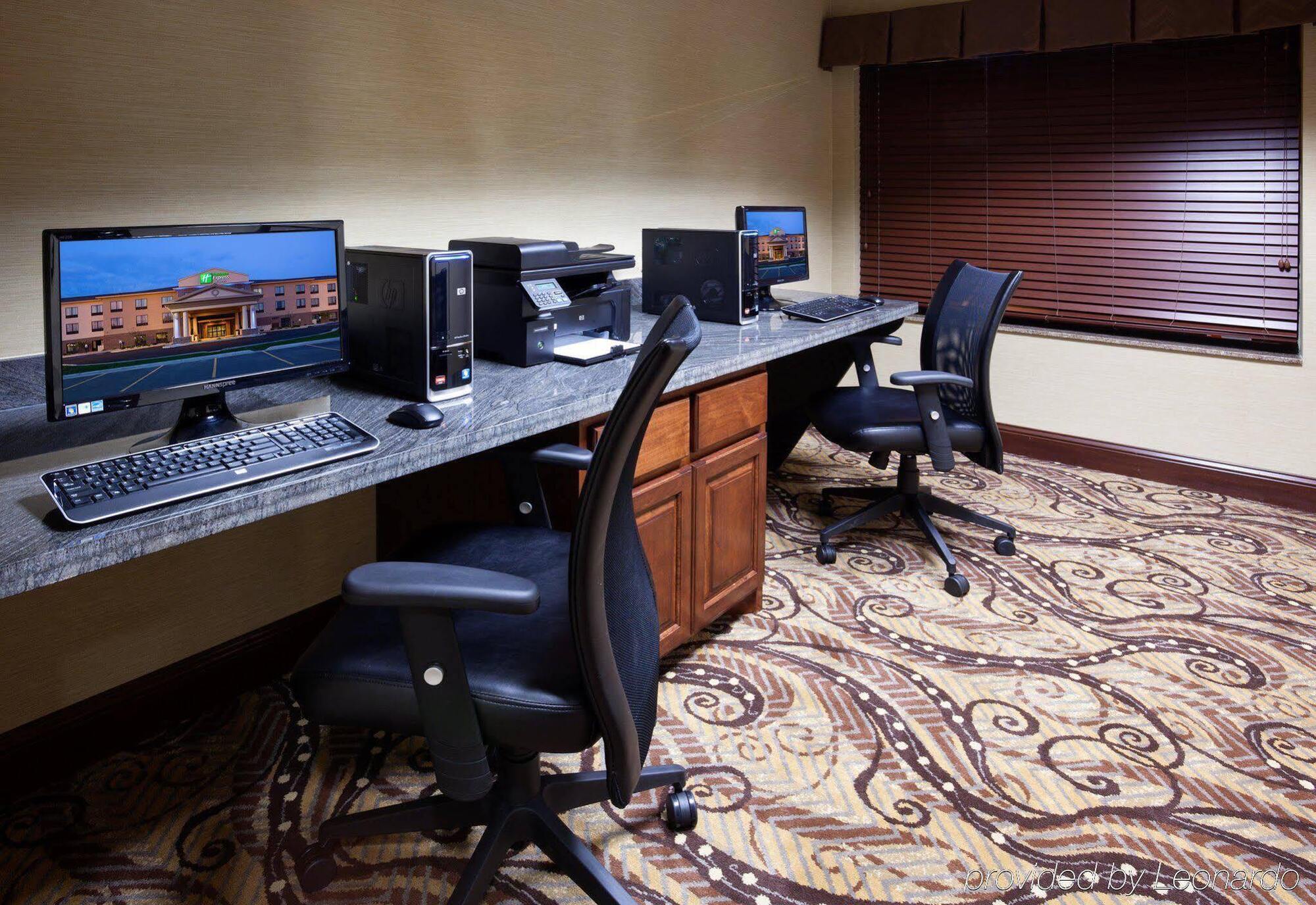 Holiday Inn Express & Suites - Mason City By Ihg Екстериор снимка